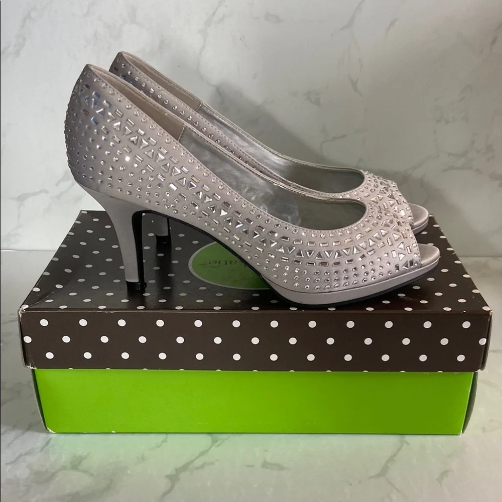 Kelly & Katie Grey Silver Rhinestone Peep Toe Party Shoes Women's Sz 9 Heel